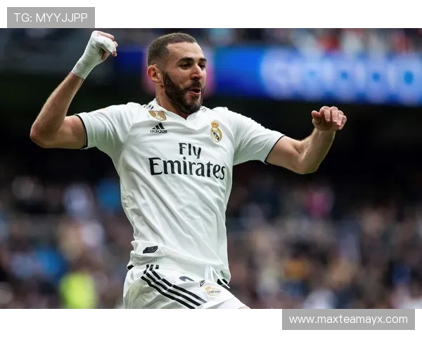 本泽马沙特联赛表现出色,助力球队稳步前进 本泽马沙特联赛表现出色,助力球队稳步前进