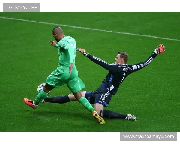 西蒙妮·曼努埃尔刷新世界纪录，泳坛再掀热潮